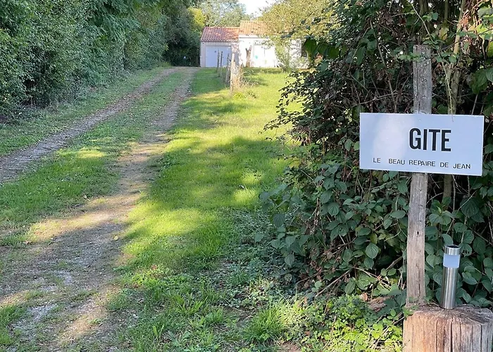 Le Beau Repaire De Jean Beaurepaire (Vendee)